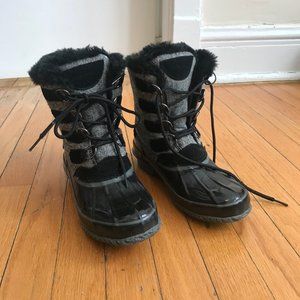 Black and Grey Bass McKenna boots (sz 7)